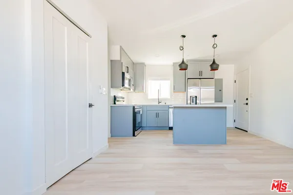 $3,254 | 2602 Carnegie Lane, Unit 6, Redondo Beach, CA 90278