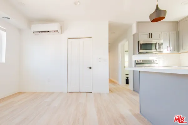 $3,254 | 2602 Carnegie Lane, Unit 6, Redondo Beach, CA 90278
