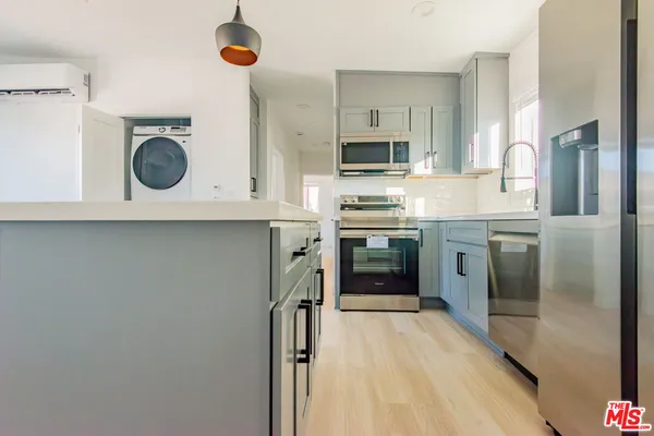 $3,254 | 2602 Carnegie Lane, Unit 6, Redondo Beach, CA 90278