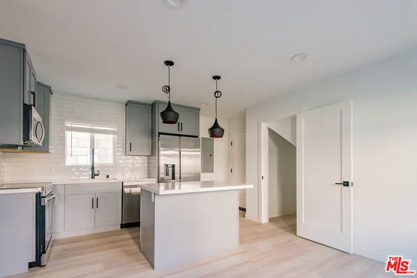 $3,254 | 2602 Carnegie Lane, Unit 6, Redondo Beach, CA 90278