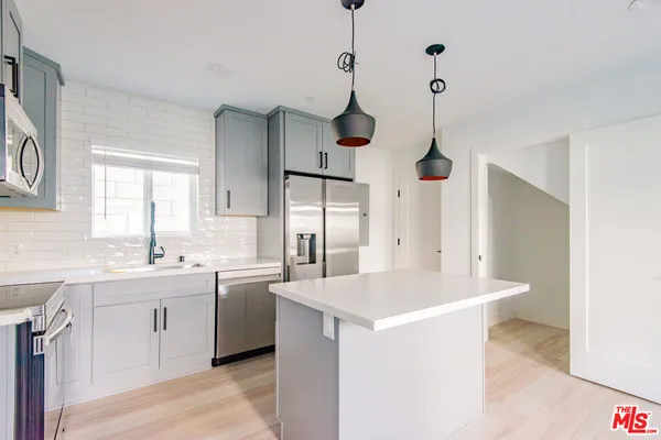 $3,254 | 2602 Carnegie Lane, Unit 6, Redondo Beach, CA 90278
