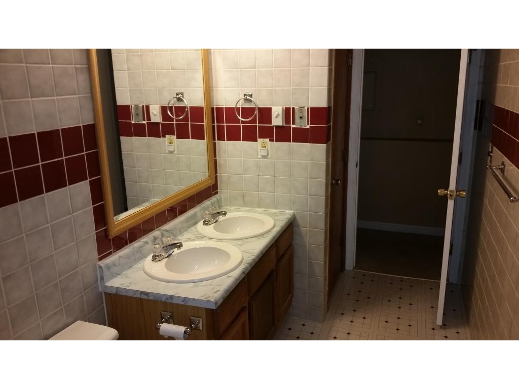 881-1 Mammoth Road, Unit 401 Manchester, NH 03104 - Photo 14 of 21