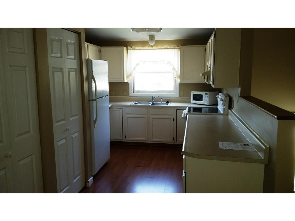 881-1 Mammoth Road, Unit 401 Manchester, NH 03104 - Photo 4 of 21