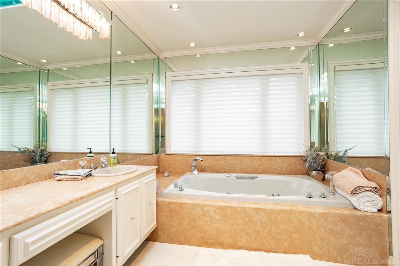 1 Provencal Road Grosse Pointe Farms, MI 48236 - Photo 40 of 87