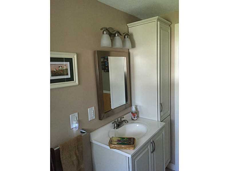 259 Aqueduct Road Cranston, RI 02910 - Photo 9 of 12 Bathroom.