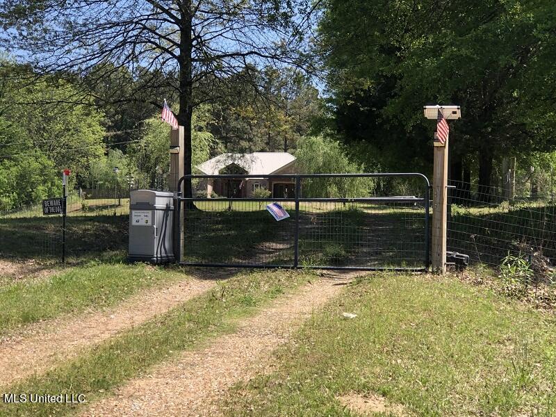 1593 Coxburg Road Lexington, MS 39095 - Photo 2 of 19 IMG_E3644