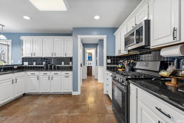 $494,900 | 5185 Sawgrass Lane, Leesburg, IN 46538