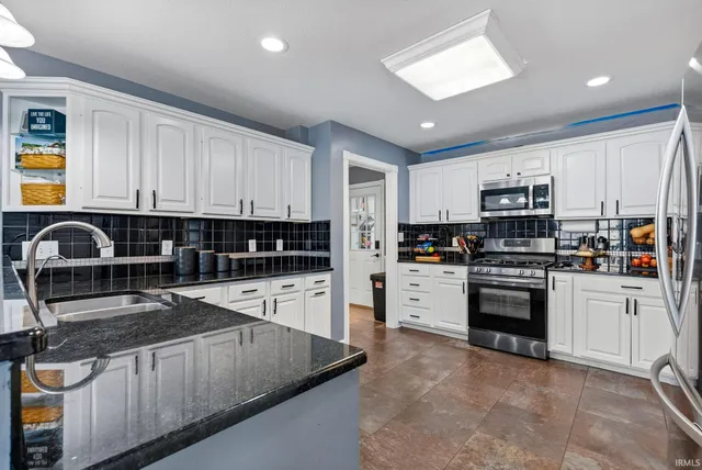 $494,900 | 5185 Sawgrass Lane, Leesburg, IN 46538