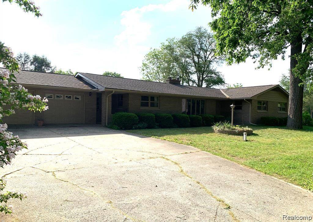 1571 North Hickory Road Owosso, MI 48867 - Photo 2 of 39