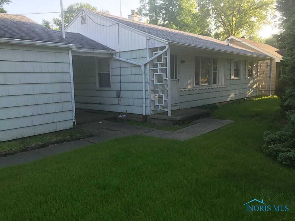 5920 Bay Shore Road Oregon, OH 43616 - Photo 5 of 11 Exterior Front.
