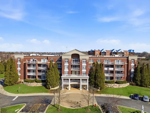 $309,900 | 7011 West Touhy Avenue, Unit 205, Niles, IL 60714