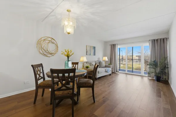 $309,900 | 7011 West Touhy Avenue, Unit 205, Niles, IL 60714