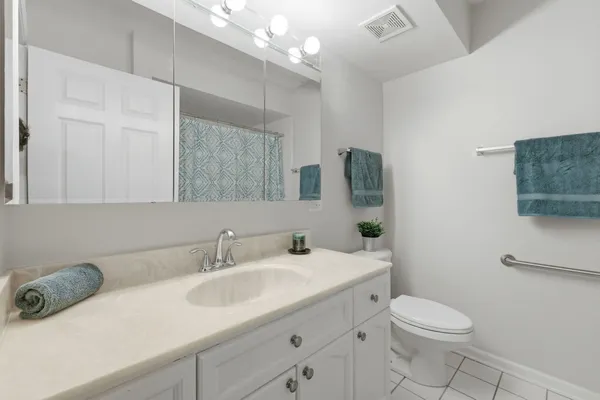 $309,900 | 7011 West Touhy Avenue, Unit 205, Niles, IL 60714