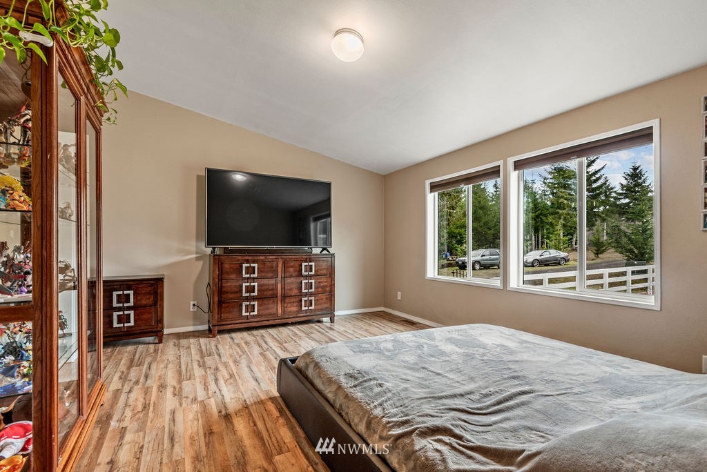 878 Oak Point Road Longview, WA 98632 - Photo 8 of 32 a bedroom with furniture and flat screen tv