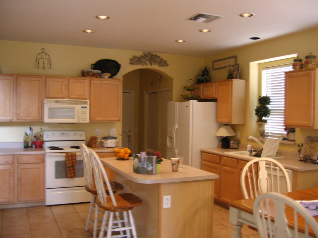 16354 West Adams Street Goodyear, AZ 85338 - Photo 4 of 5 kitchen