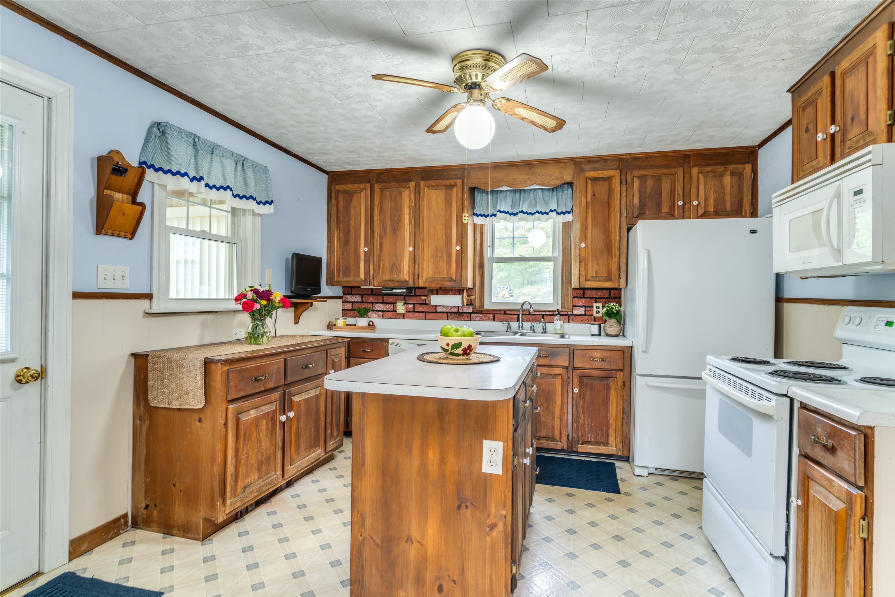 564 Portland Street Rochester, NH 03867 - Photo 5 of 36 Gallery Image 5