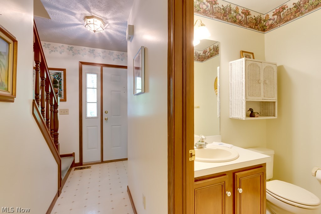 14720 Valentine Road Thompson, OH 44086 - Photo 20 of 35