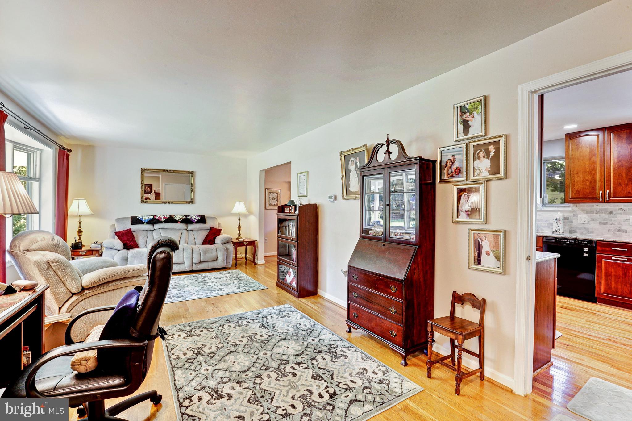 5508 Yorkshire Street Springfield, VA 22151 - Photo 11 of 30 Living Room