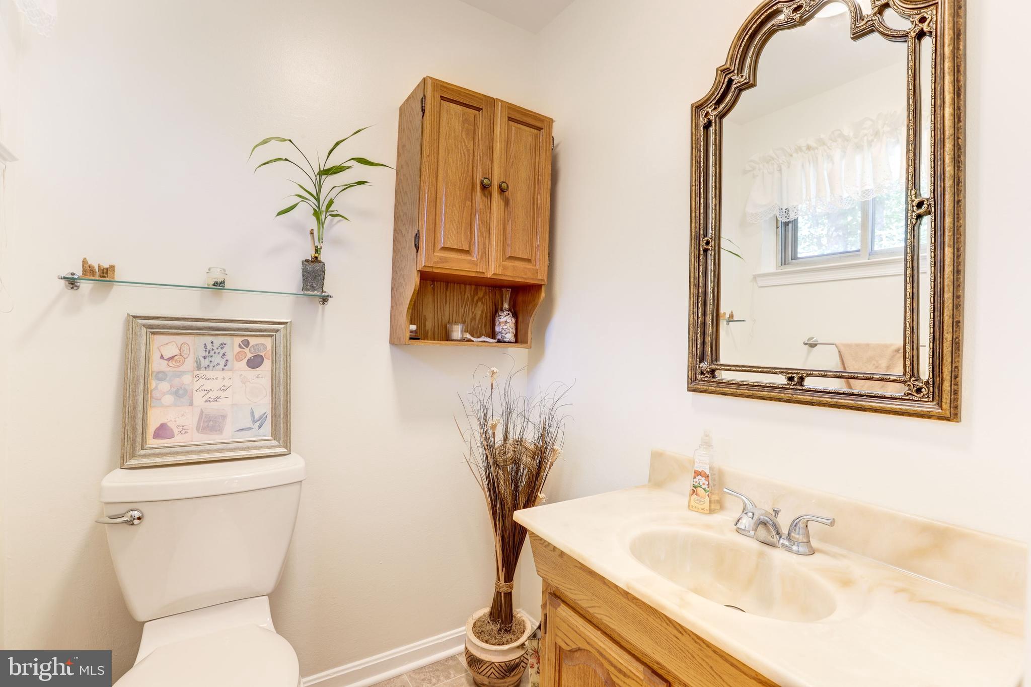 5508 Yorkshire Street Springfield, VA 22151 - Photo 15 of 30 Powder Room