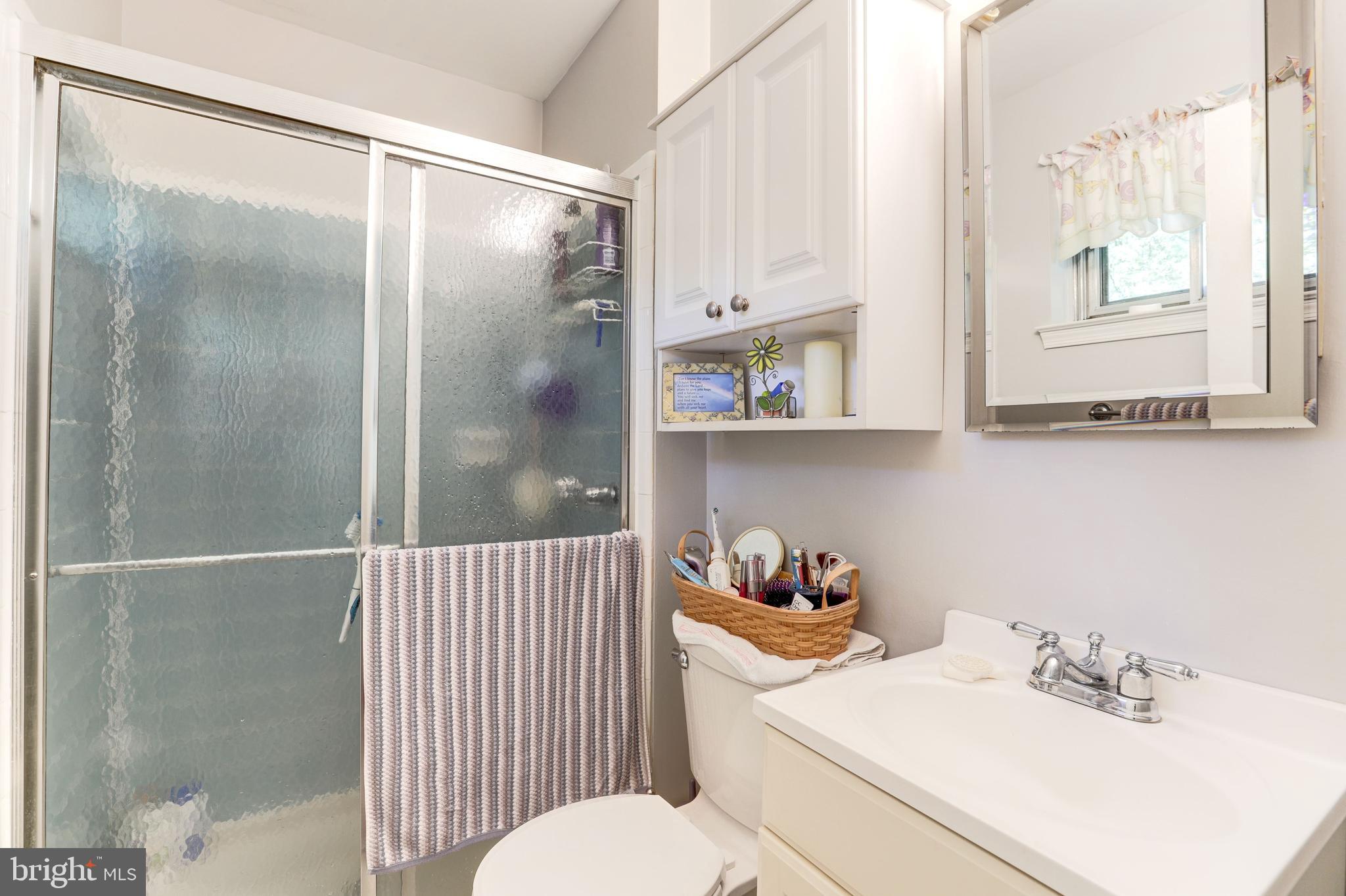 5508 Yorkshire Street Springfield, VA 22151 - Photo 19 of 30 Master Bath