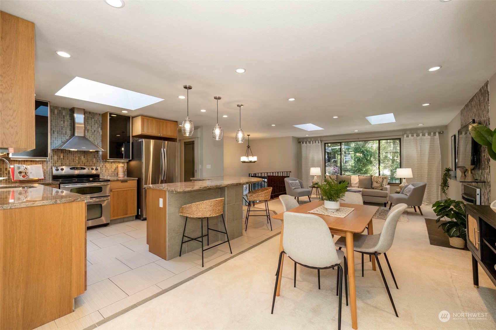 5695 Southwest 44th Street Port Orchard, WA 98367 - Photo 18 of 40 a kitchen with a table and chairs in it