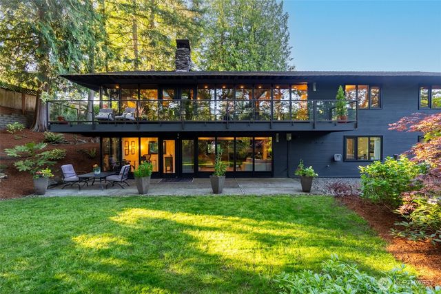 a view of a house with a backyard