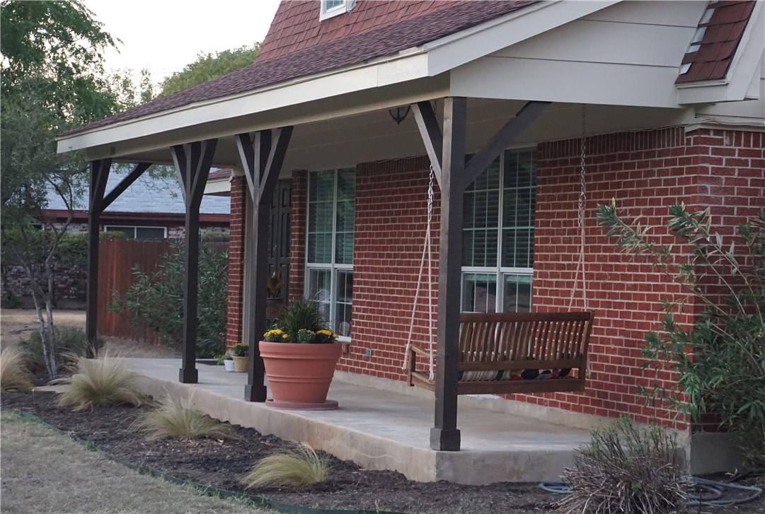 Watch deer wander through your yard and  the sunset from your porchswing!