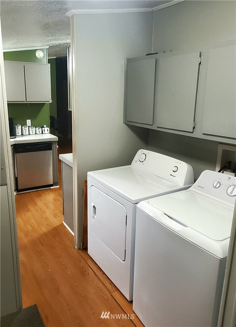 6851 South Pass Road Maple Falls, WA 98266 - Photo 15 of 34 a utility room with dryer and washer