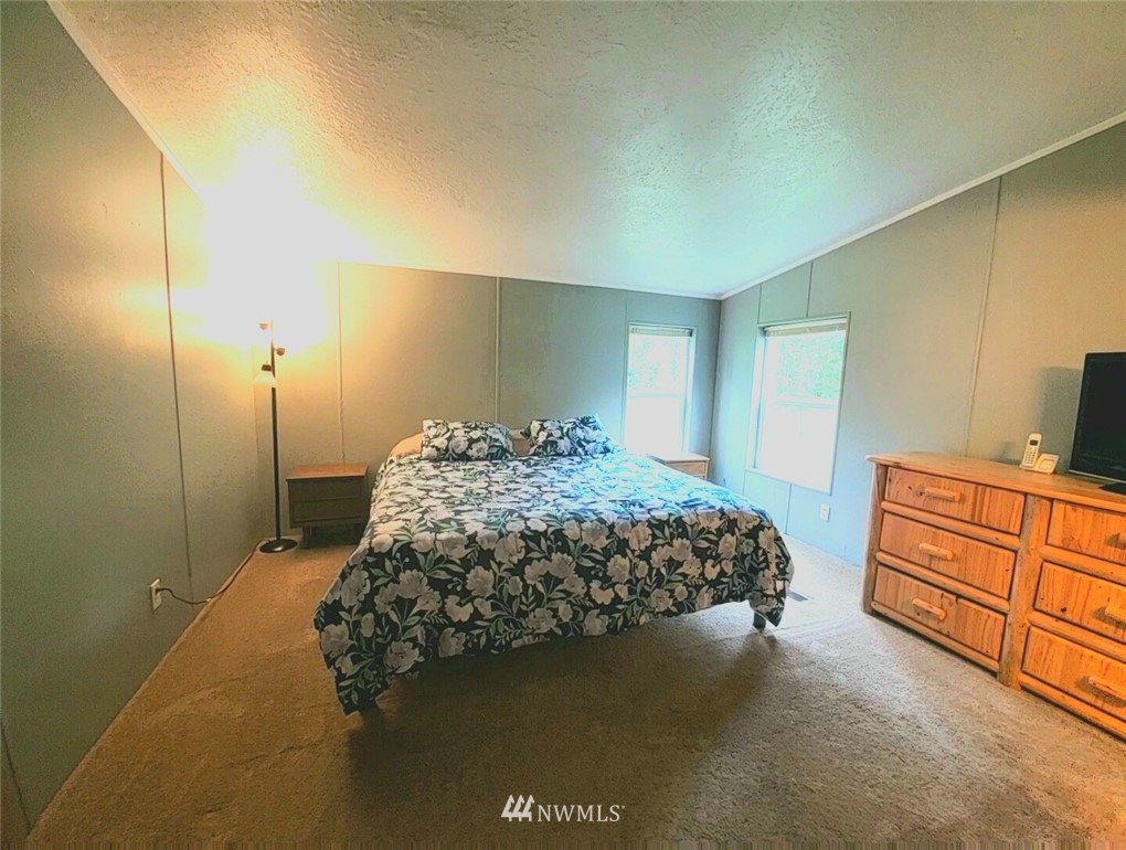 6851 South Pass Road Maple Falls, WA 98266 - Photo 20 of 34 a bedroom with a bed and a dresser