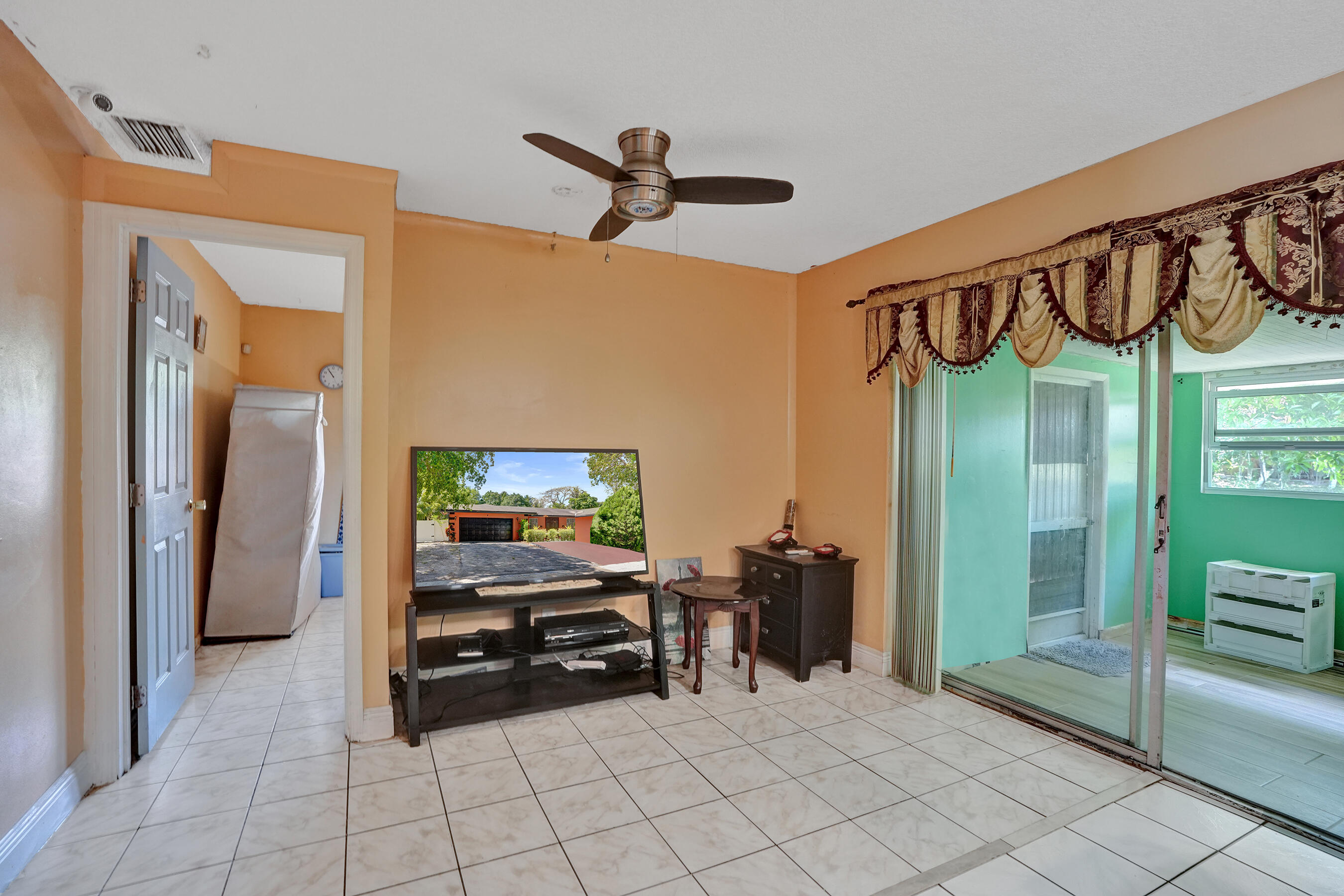 6540 Southwest 7th Street Margate, FL 33068 - Photo 12 of 38 Family Room