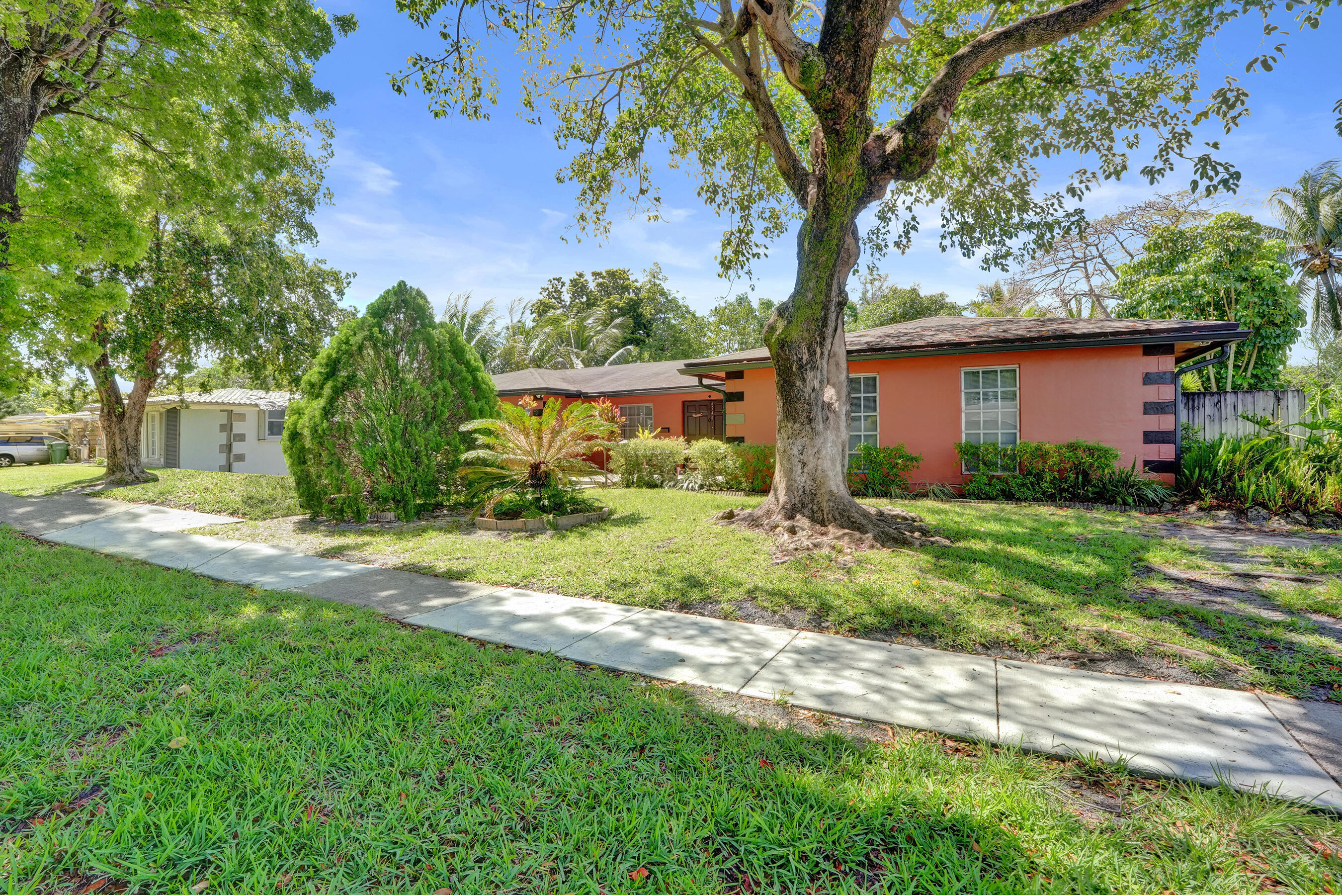 6540 Southwest 7th Street Margate, FL 33068 - Photo 3 of 38 Exterior Front Side