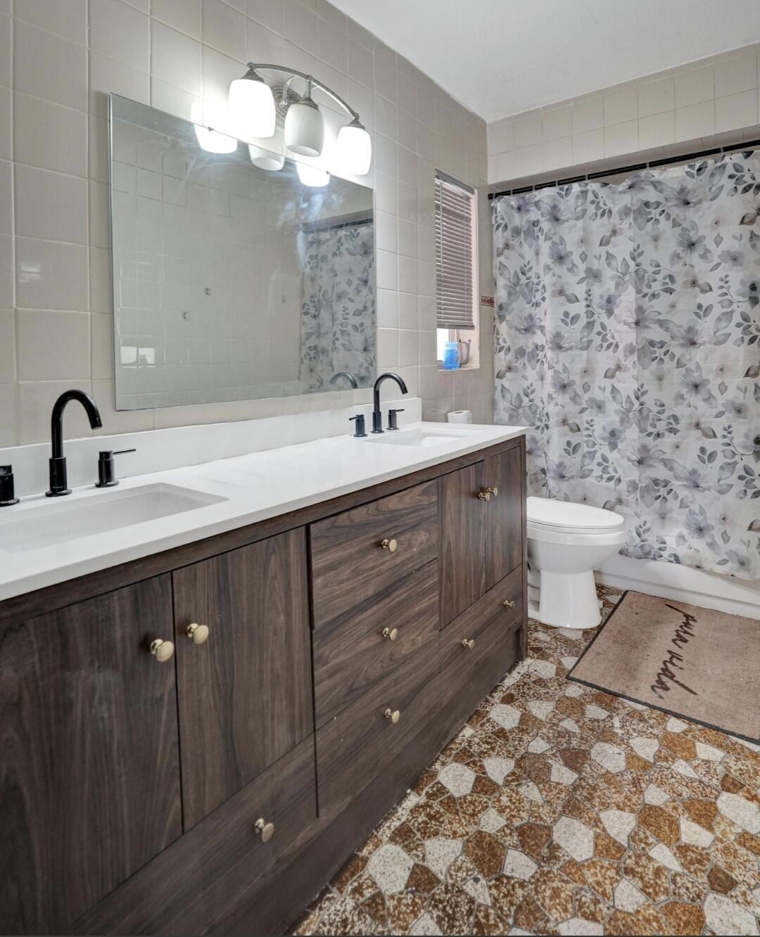 6540 Southwest 7th Street Margate, FL 33068 - Photo 36 of 38 Guest Bathroom