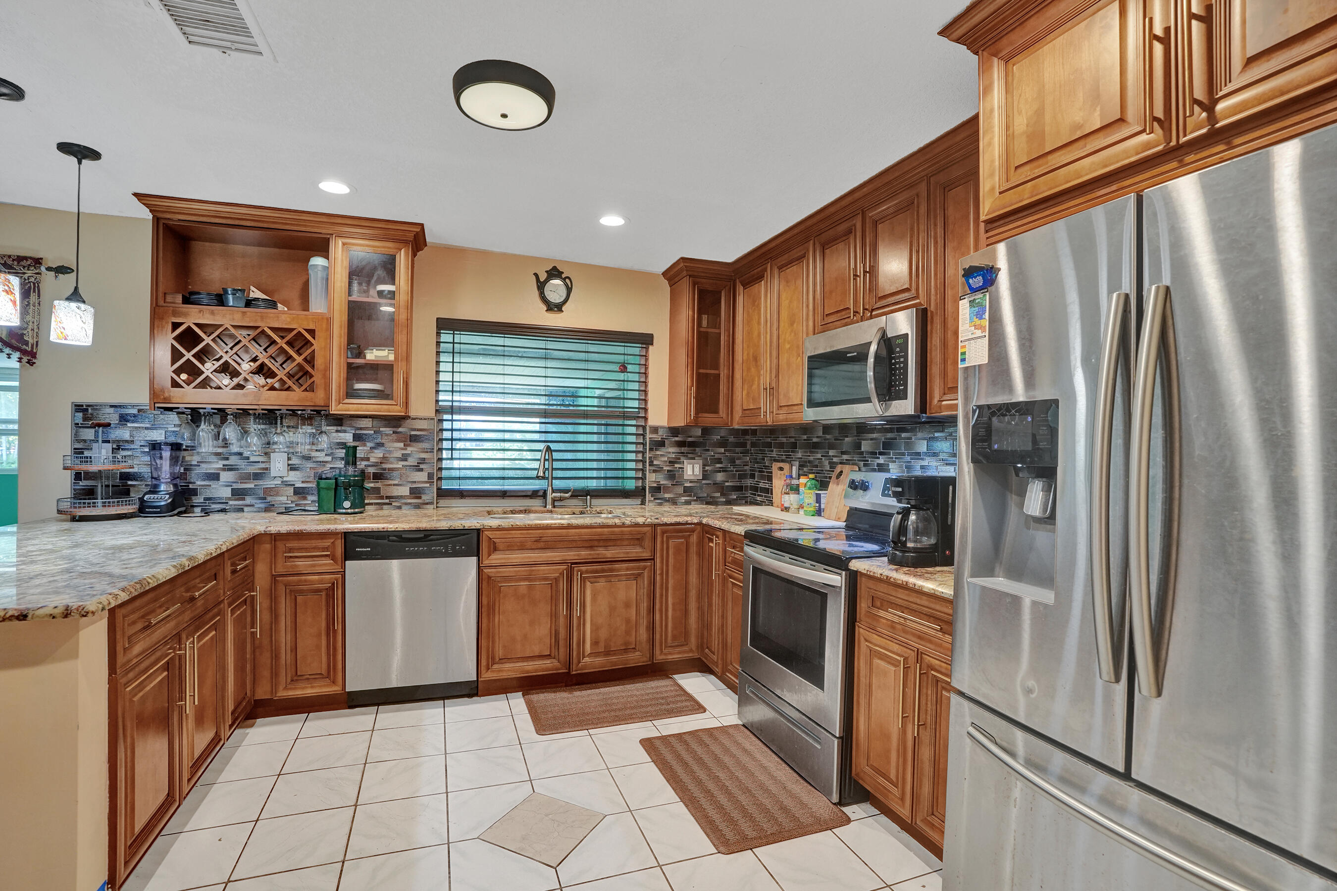 6540 Southwest 7th Street Margate, FL 33068 - Photo 8 of 38 Kitchen