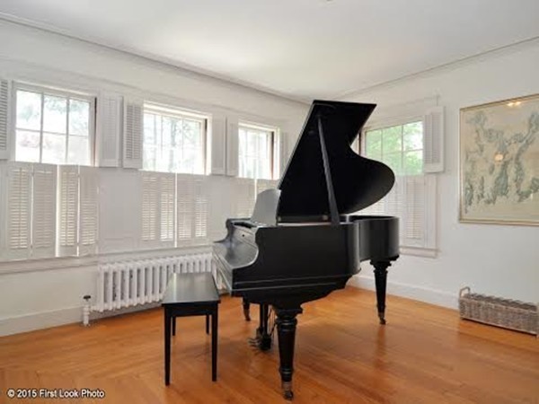27 Upland Road Attleboro, MA 02703 - Photo 7 of 30 Gallery Image 7