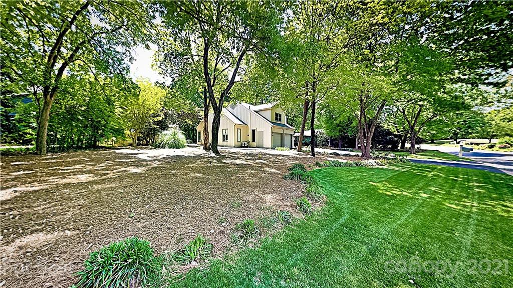 12 Duckhook Circle Lake Wylie, SC 29710 - Photo 4 of 30 a backyard of a house with table and chairs