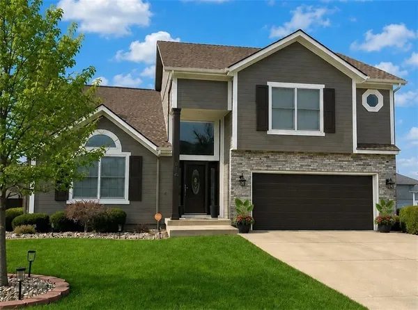 $430,000 | 3020 South Argonne Court, Blue Springs, MO 64015
