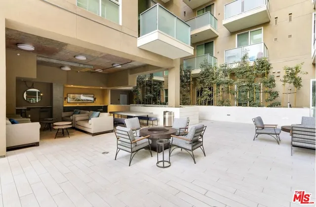 $2,063 | 1249 South Grand Avenue, Unit 416, Los Angeles, CA 90015