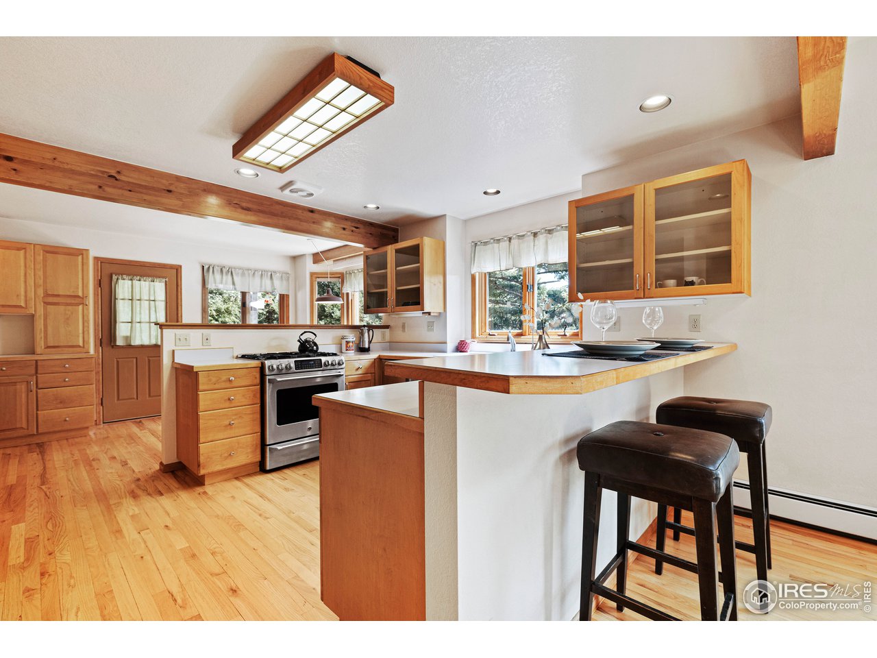 3 Lakeshore Park Road Boulder, CO 80302 - Photo 6 of 40 Warm & Inviting Kitchen