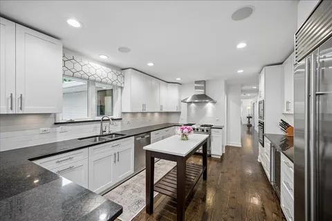 $2,099,000 | 920 Pine Tree Lane, Winnetka, IL 60093