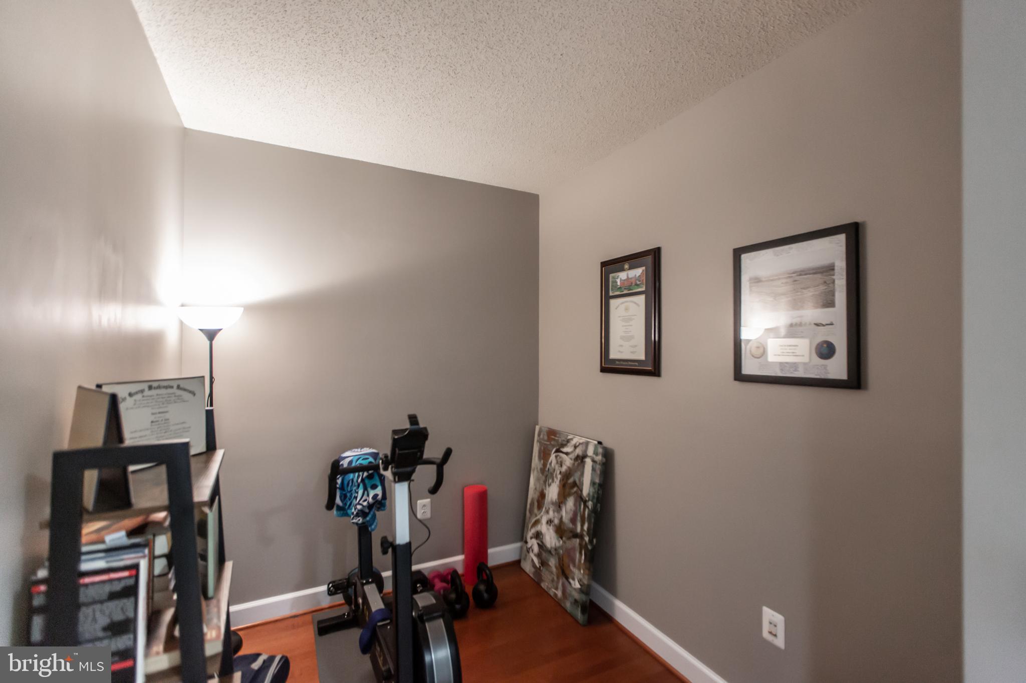 3650 South Glebe Road, Unit 644 Arlington, VA 22202 - Photo 9 of 28 A Wonderful Den Perfect For Many Uses