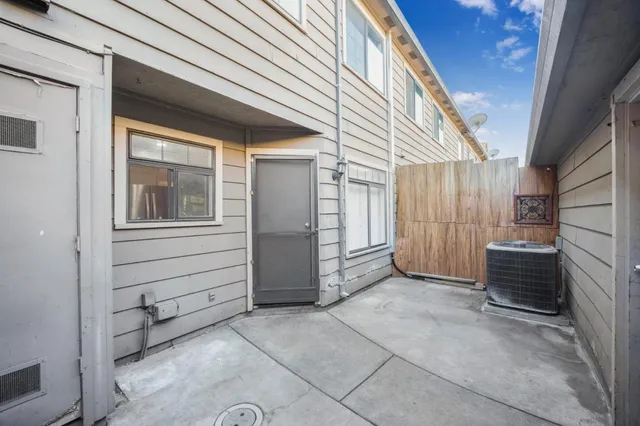 $399,000 | 160 Gibson Drive, Unit 20, Hollister, CA 95023