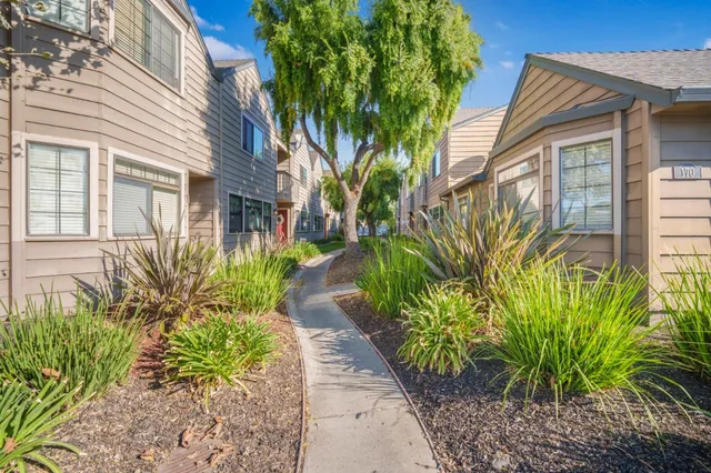 $399,000 | 160 Gibson Drive, Unit 20, Hollister, CA 95023