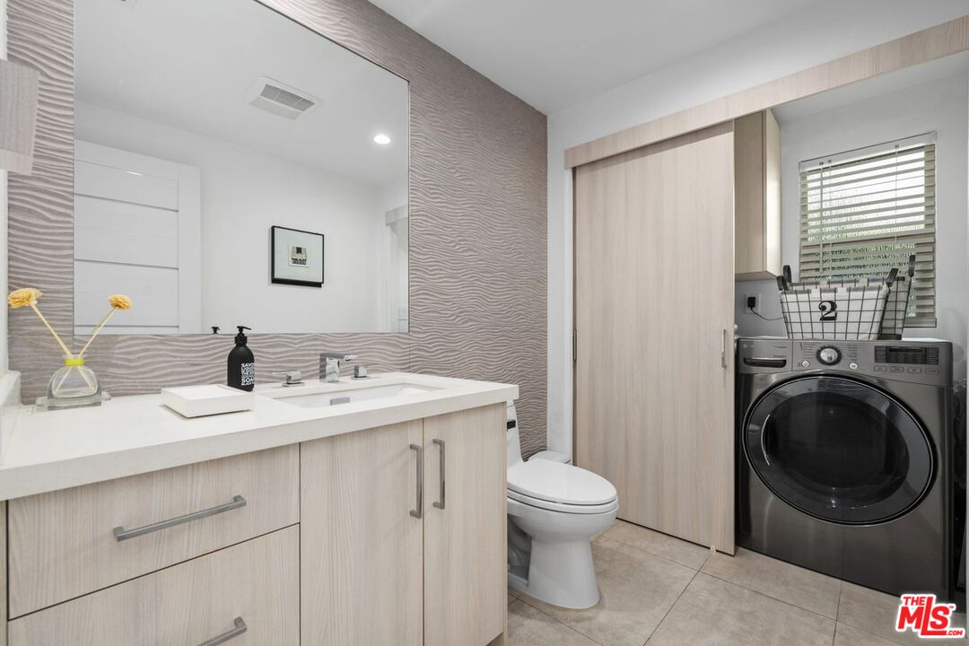 13231 Fiji Way, Unit F Marina del Rey, CA 90292 - Photo 20 of 40 a spacious bathroom with a toilet sink and mirror