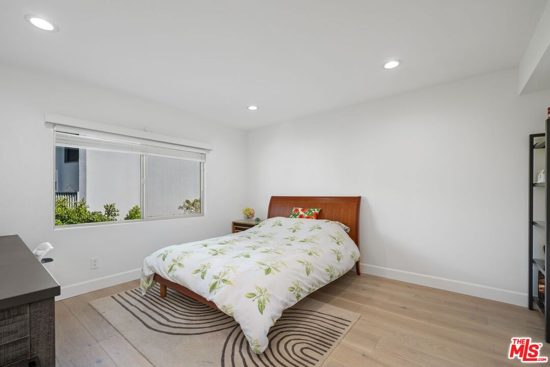 13231 Fiji Way, Unit F Marina del Rey, CA 90292 - Photo 29 of 40 a bedroom with a bed and a window