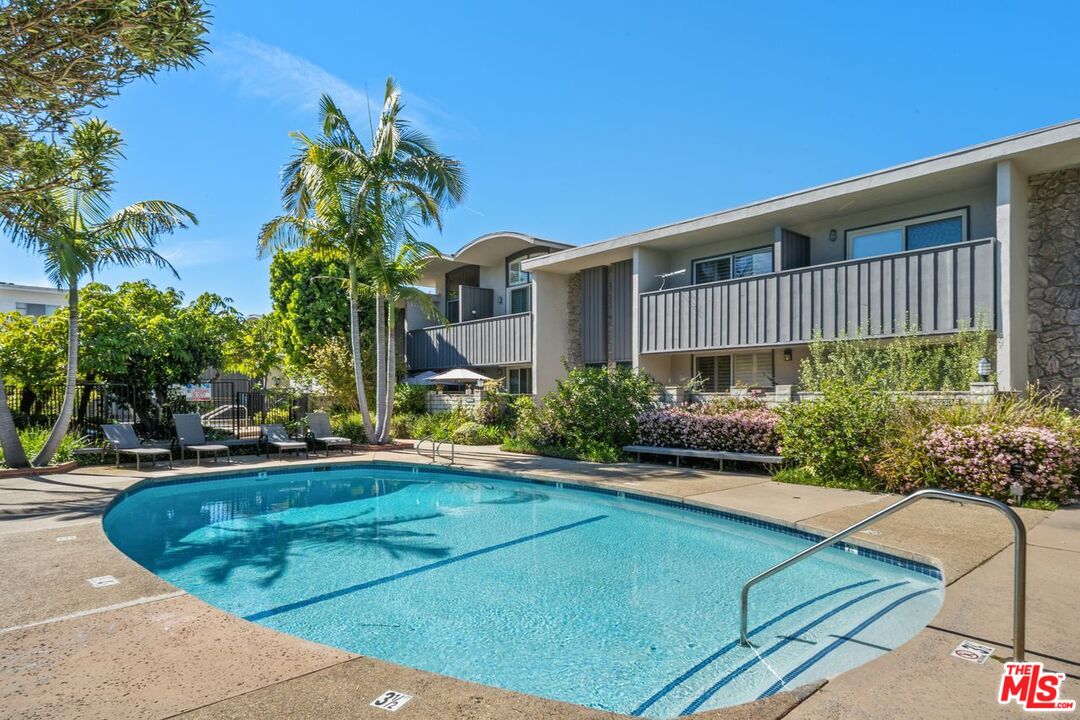 13231 Fiji Way, Unit F Marina del Rey, CA 90292 - Photo 37 of 40 a view of a backyard with plants and a patio
