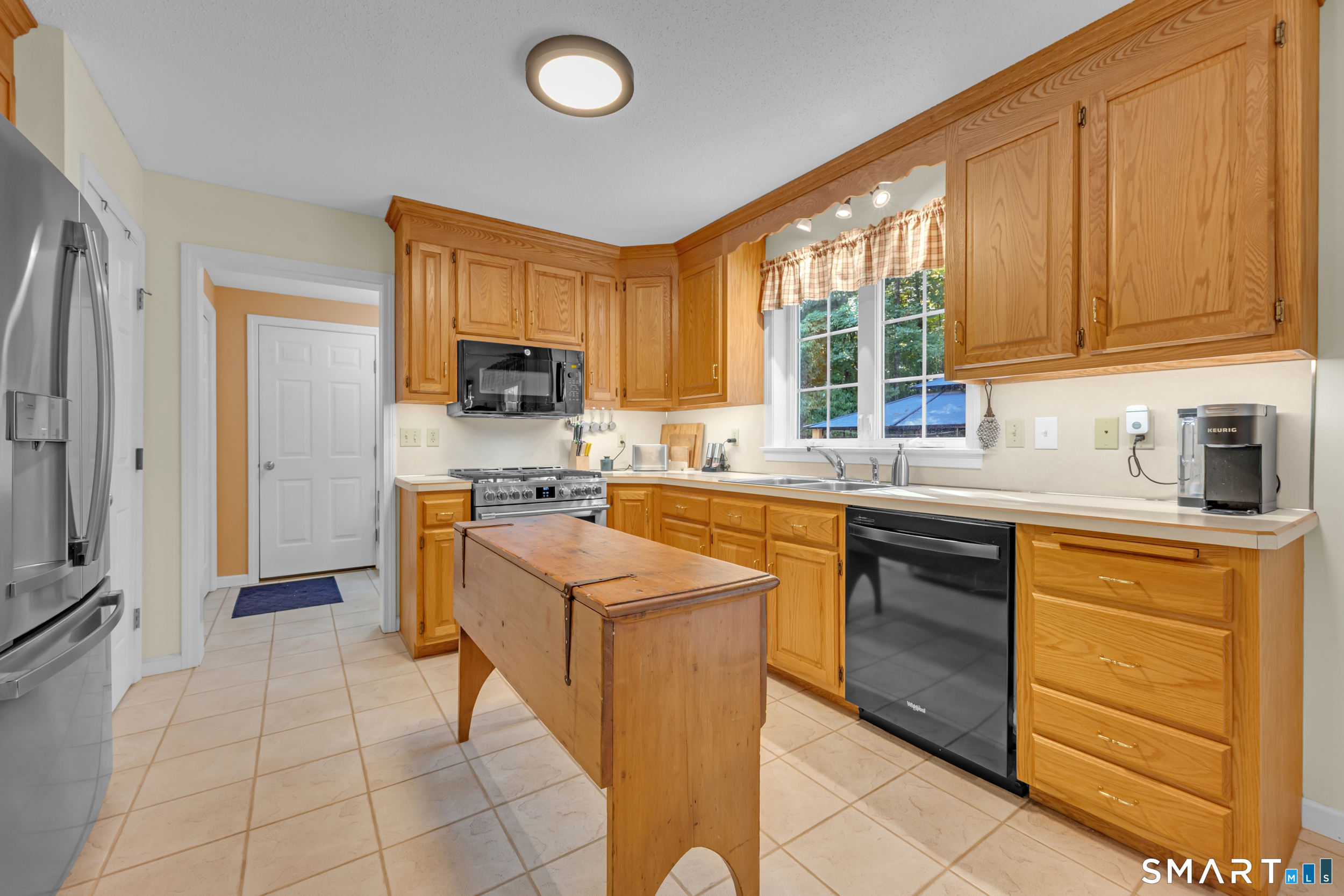391 Squaw Hollow Road Ashford, CT 06278 - Photo 4 of 39