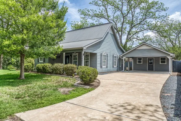 $459,000 | 210 West Bell Street, Fayetteville, TX 78940