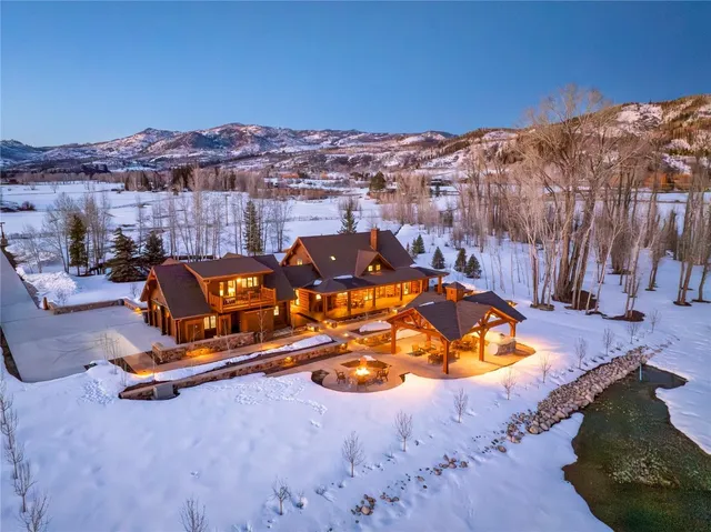 an aerial view of a swimming pool with mountain view