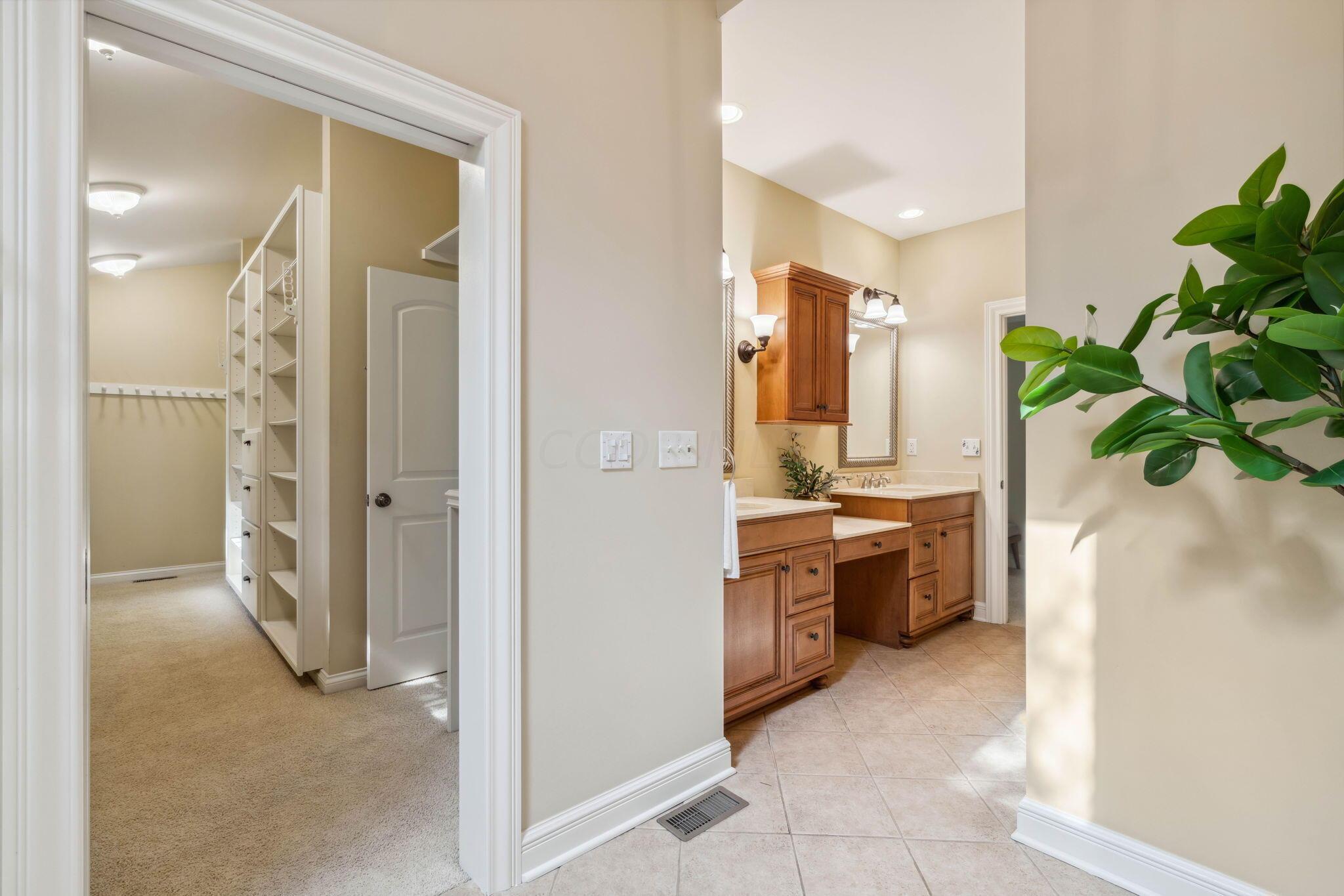 2481 Farleigh Road Columbus, OH 43221 - Photo 59 of 84 Ensuite Bathroom / Walk-In Closet