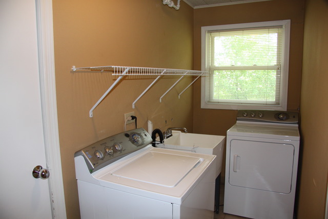 605 East Baldwin Road Palatine, IL 60074 - Photo 14 of 18 a utility room with dryer and washer